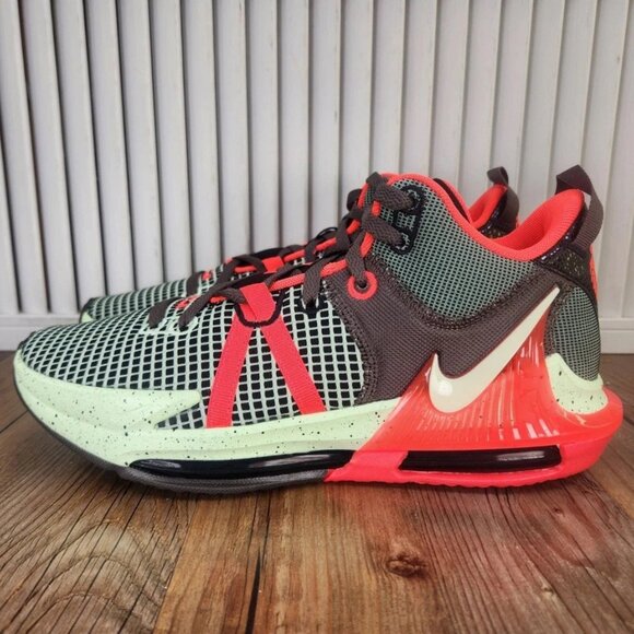 Nike LeBron Witness VII 7 Men Sz 9 Black Barely Volt Basketball Shoes DM1123-001 main image 4